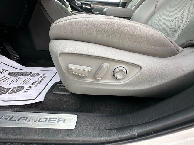 2021 Toyota Highlander Vehicle Photo in TUPELO, MS 38801-6508