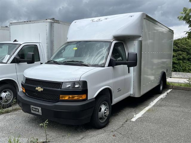 2023 Chevrolet Express Cutaway 4500 Vehicle Photo in ALCOA, TN 37701-3235