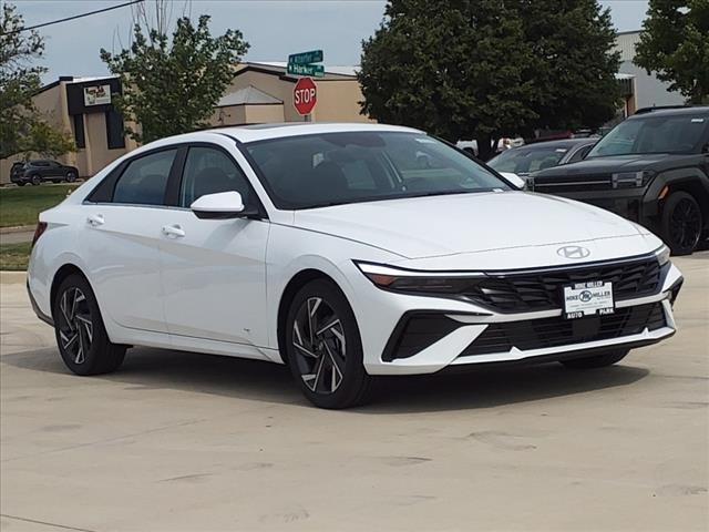 2024 Hyundai ELANTRA Vehicle Photo in Peoria, IL 61615