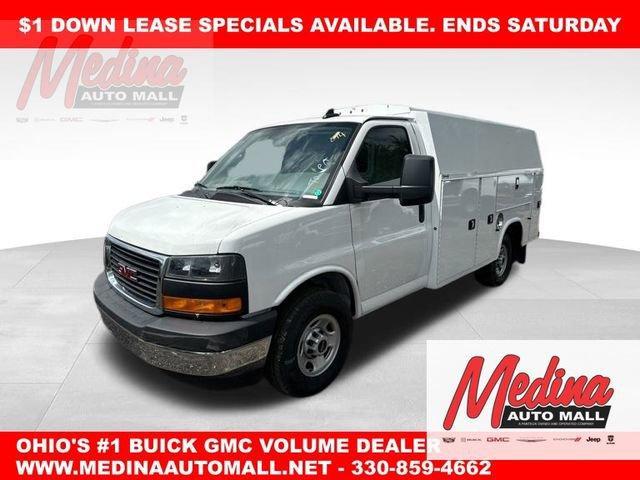 2023 GMC Savana Commercial Cutaway Vehicle Photo in MEDINA, OH 44256-9631