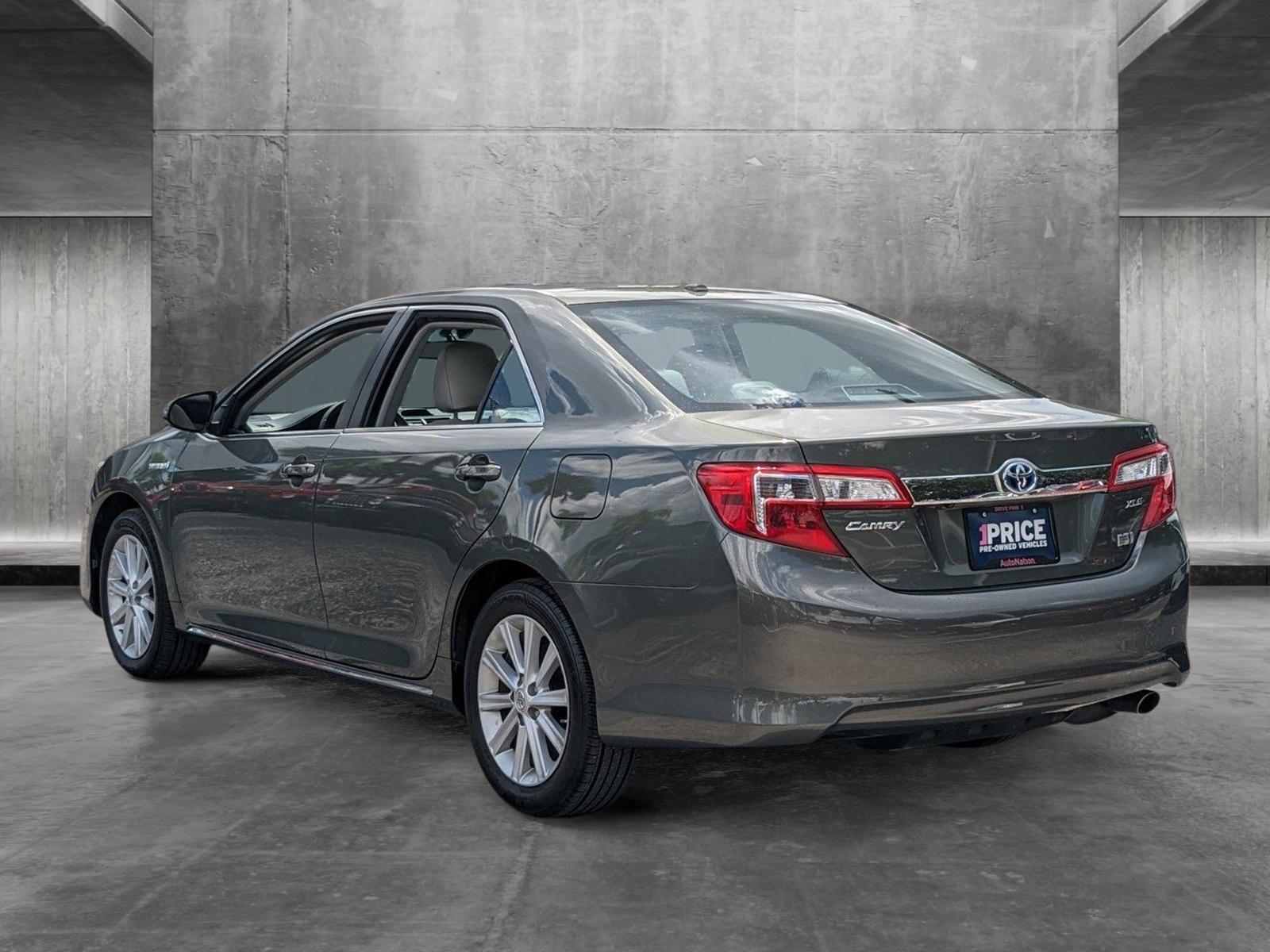 2013 Toyota Camry Hybrid Vehicle Photo in Tampa, FL 33614