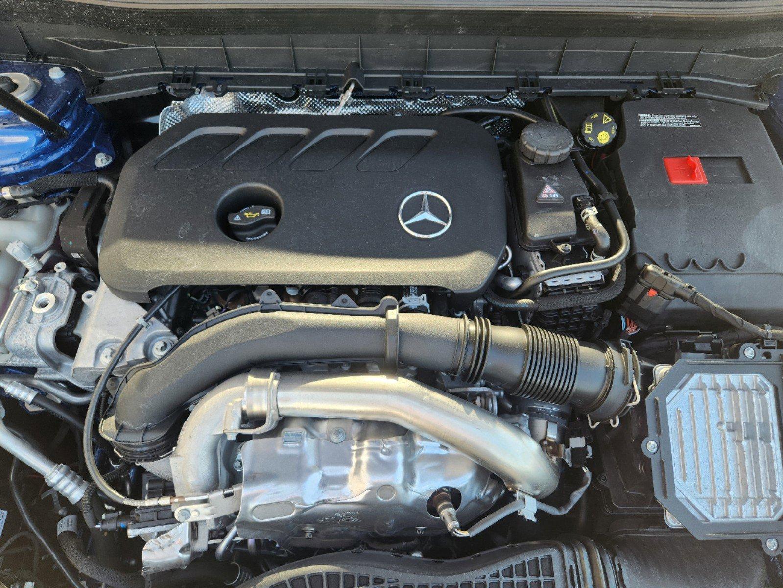 2025 Mercedes-Benz GLB Vehicle Photo in HOUSTON, TX 77079