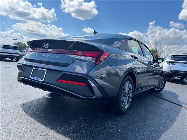 2024 Hyundai ELANTRA Vehicle Photo in O'Fallon, IL 62269