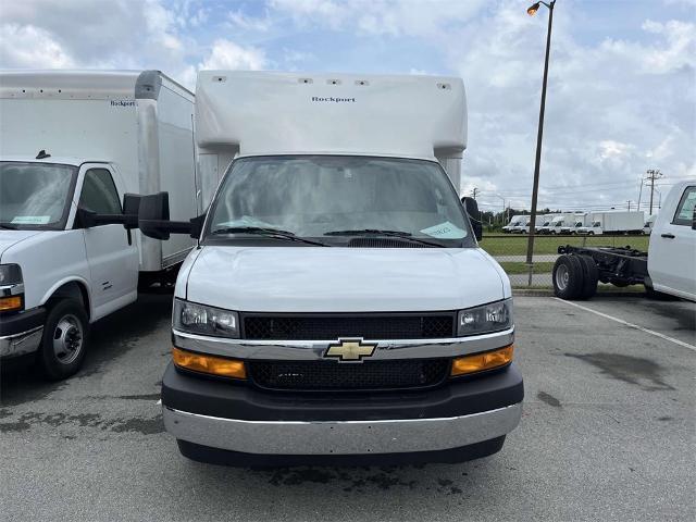 2024 Chevrolet Express Cutaway 3500 Vehicle Photo in ALCOA, TN 37701-3235