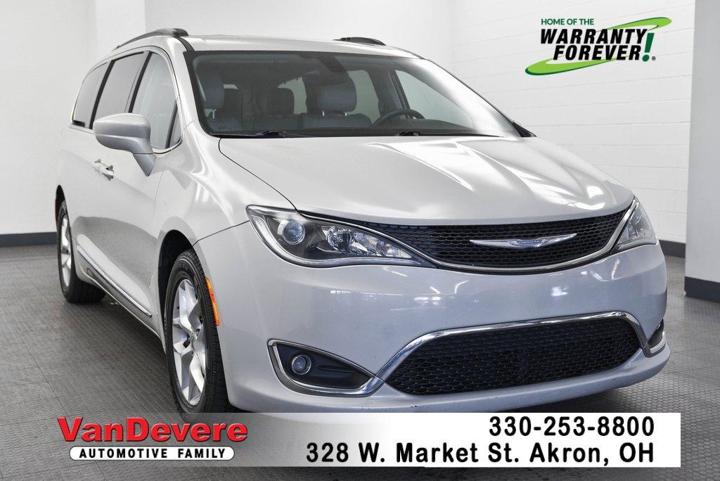 2017 Chrysler Pacifica Vehicle Photo in AKRON, OH 44303-2185