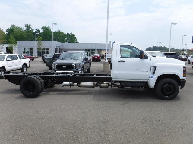 2024 Chevrolet Silverado Chassis Cab Vehicle Photo in JASPER, GA 30143-8655