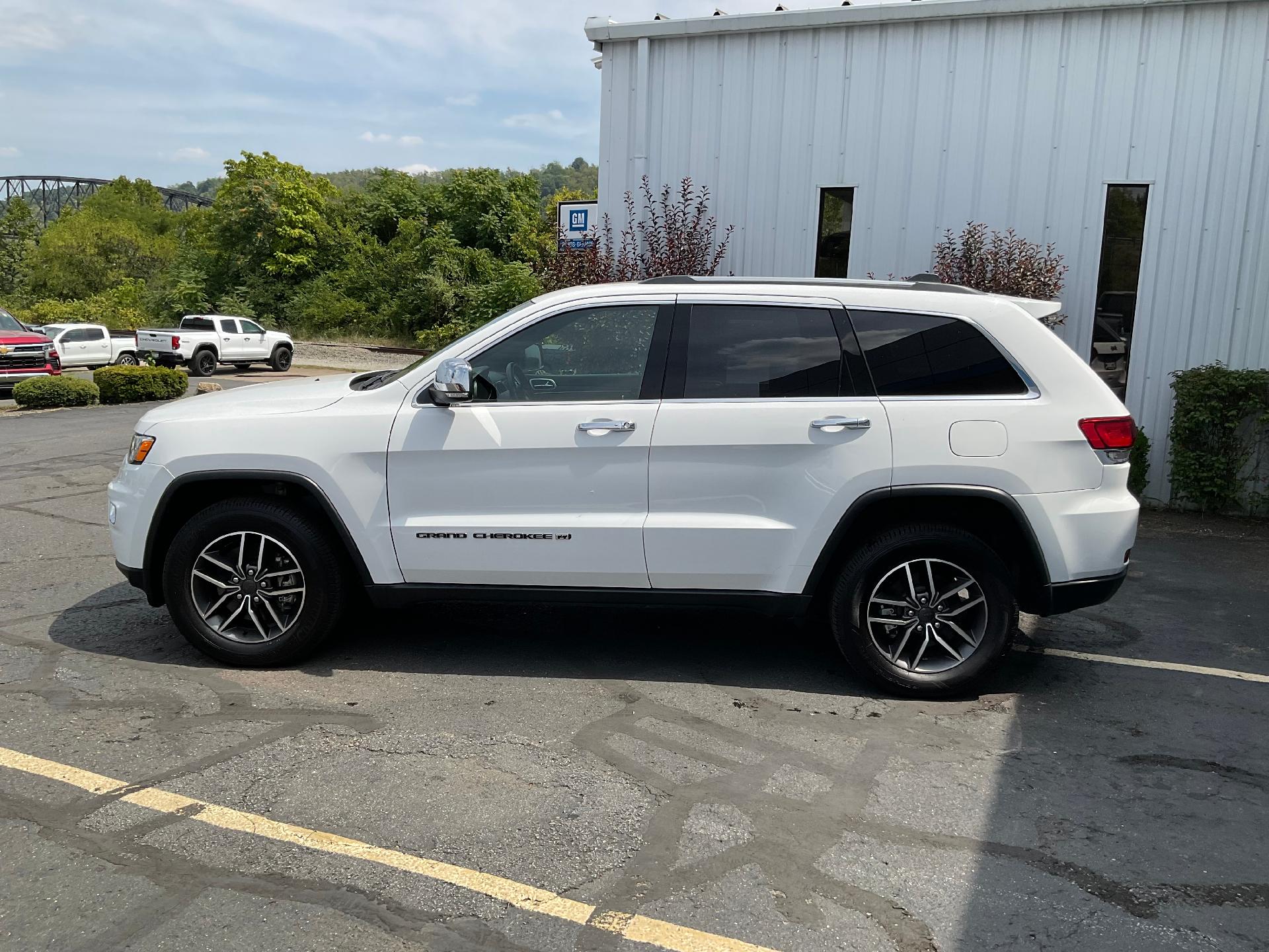 Used 2022 Jeep Grand Cherokee WK Limited with VIN 1C4RJFBG3NC139823 for sale in Bellaire, OH