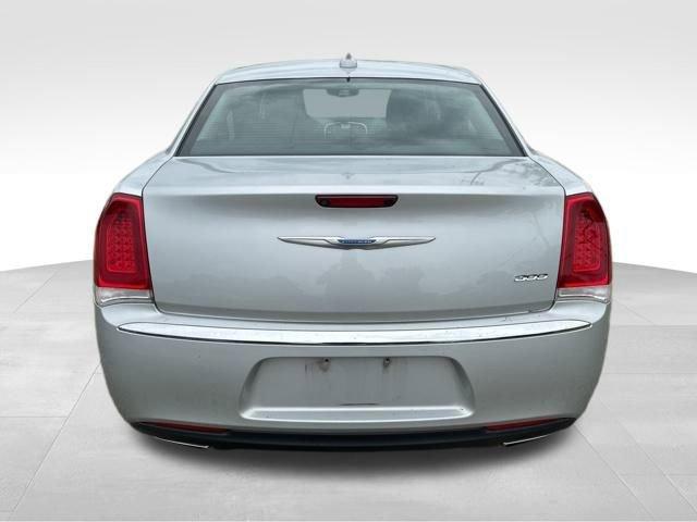 2020 Chrysler 300 Vehicle Photo in MEDINA, OH 44256-9631