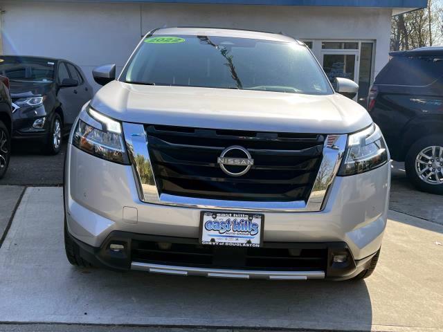 Used 2022 Nissan Pathfinder Platinum with VIN 5N1DR3DK7NC273569 for sale in Douglaston, NY