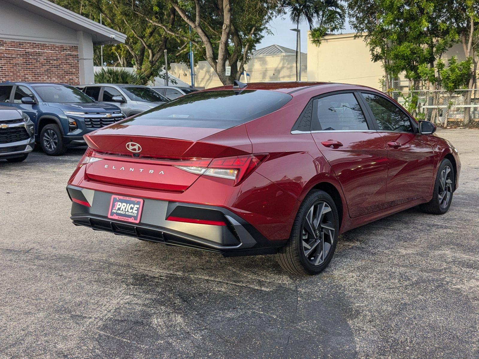 2024 Hyundai ELANTRA Vehicle Photo in Pembroke Pines , FL 33084