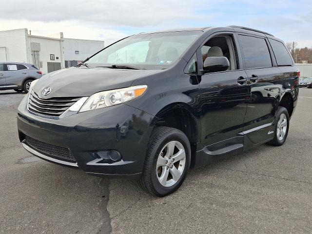 2017 Toyota Sienna Vehicle Photo in TREVOSE, PA 19053-4984