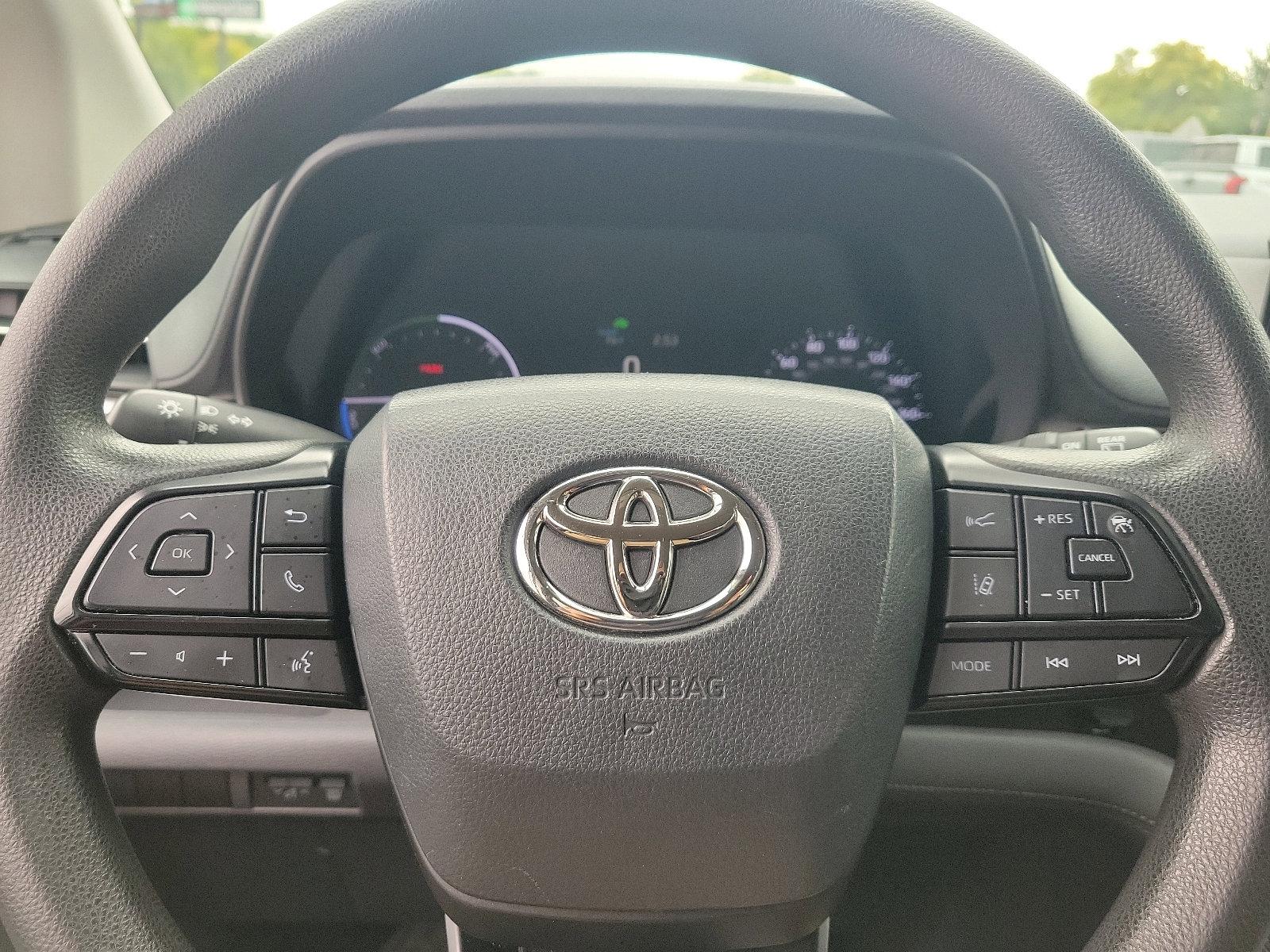 2022 Toyota Sienna Vehicle Photo in Trevose, PA 19053