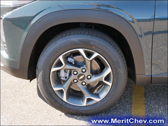 2025 Chevrolet Trax Vehicle Photo in MAPLEWOOD, MN 55119-4794