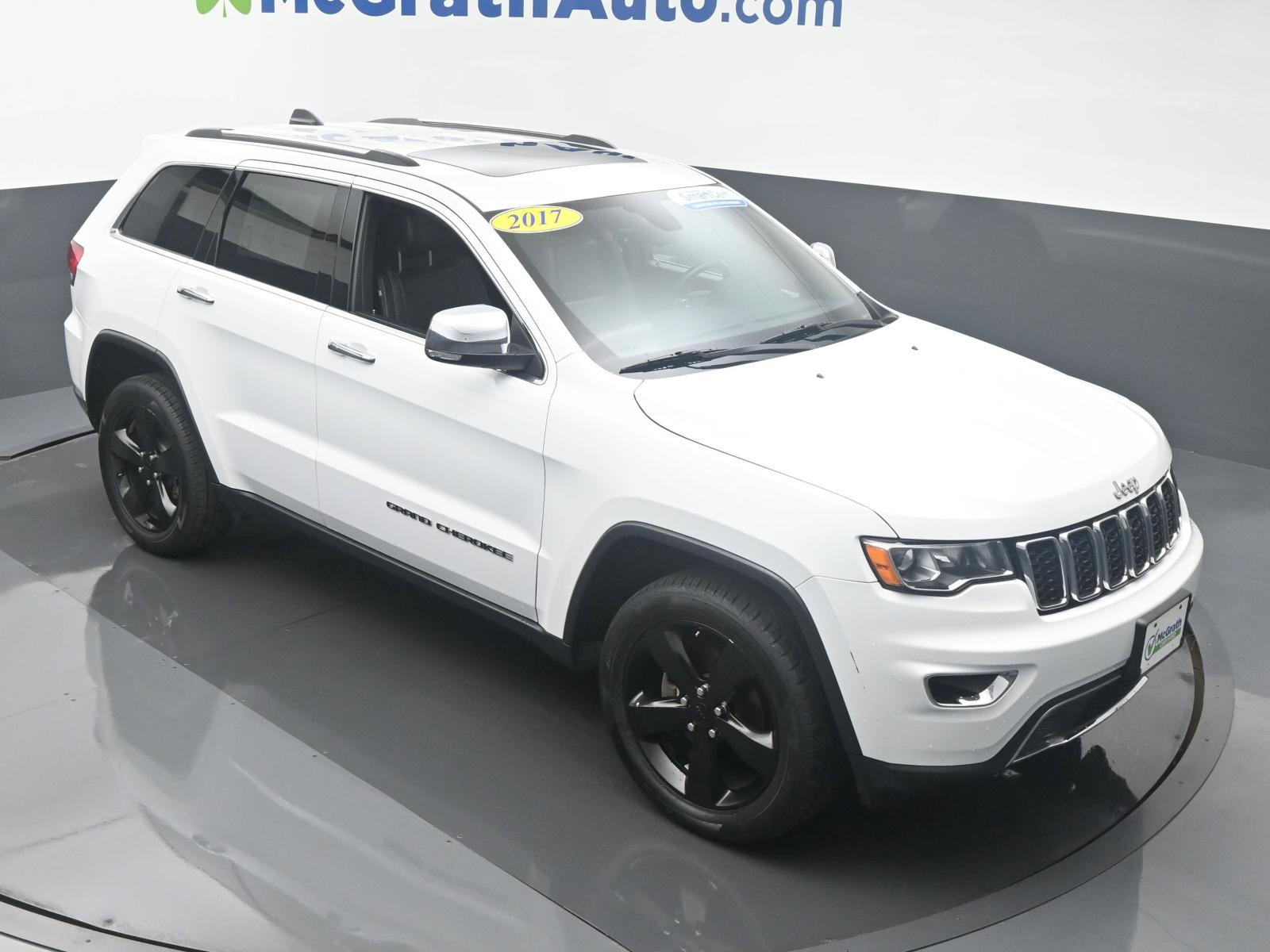 2017 Jeep Grand Cherokee Vehicle Photo in Cedar Rapids, IA 52402