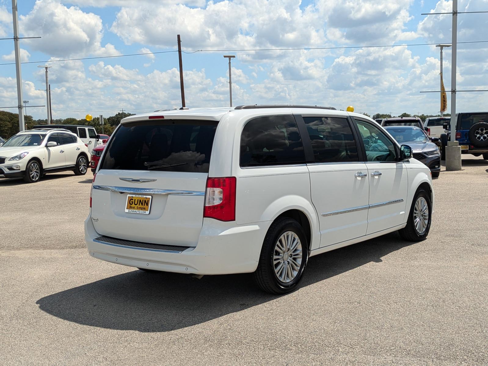 2016 Chrysler Town & Country Vehicle Photo in Seguin, TX 78155