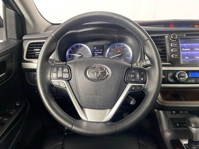 2019 Toyota Highlander Vehicle Photo in BROCKTON, MA 02301-7113