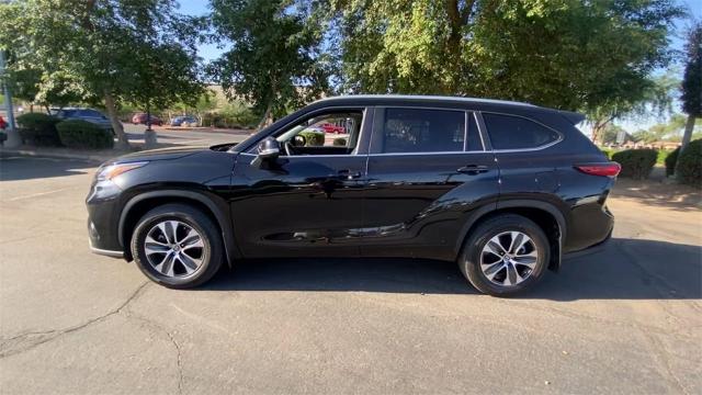 2023 Toyota Highlander Vehicle Photo in GOODYEAR, AZ 85338-1310