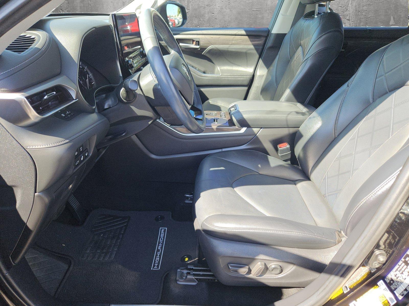 2020 Toyota Highlander Vehicle Photo in MESA, AZ 85206-4395