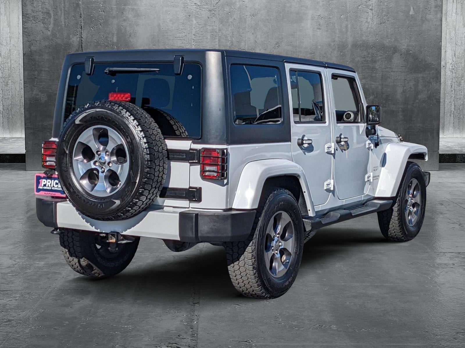 2016 Jeep Wrangler Unlimited Vehicle Photo in VALENCIA, CA 91355-1705