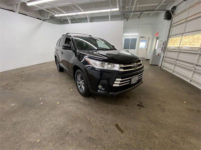 2018 Toyota Highlander Vehicle Photo in PORTLAND, OR 97225-3518