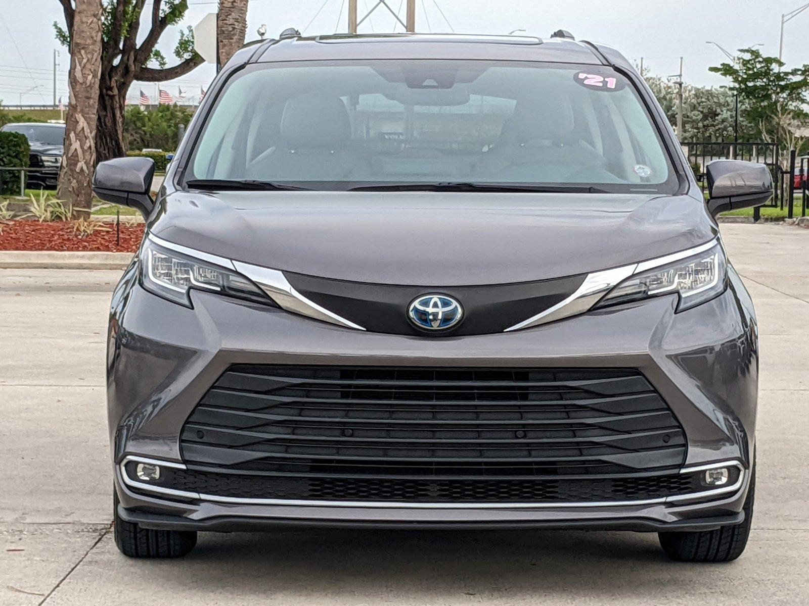 2021 Toyota Sienna Vehicle Photo in Davie, FL 33331