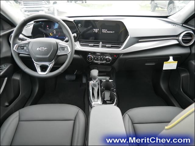 2025 Chevrolet Trax Vehicle Photo in MAPLEWOOD, MN 55119-4794