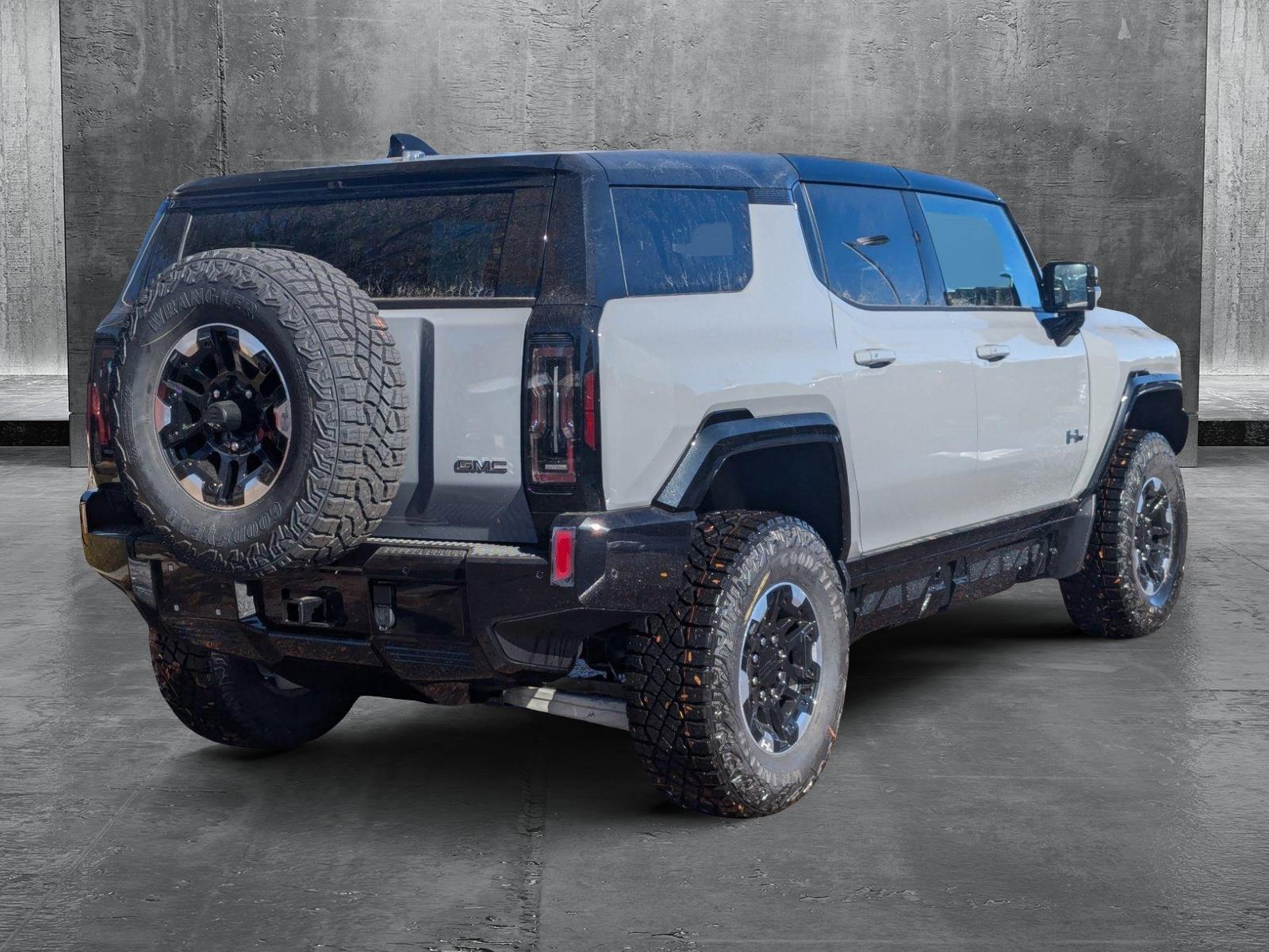 2025 GMC HUMMER EV SUV Vehicle Photo in LONE TREE, CO 80124-2750