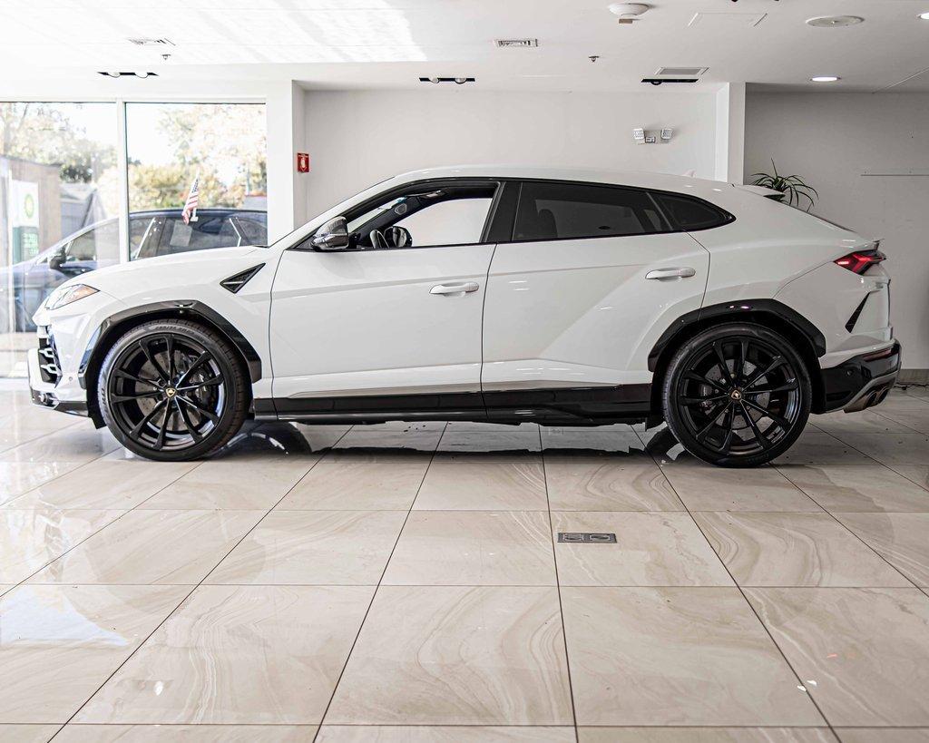 2021 Lamborghini Urus Vehicle Photo in Saint Charles, IL 60174