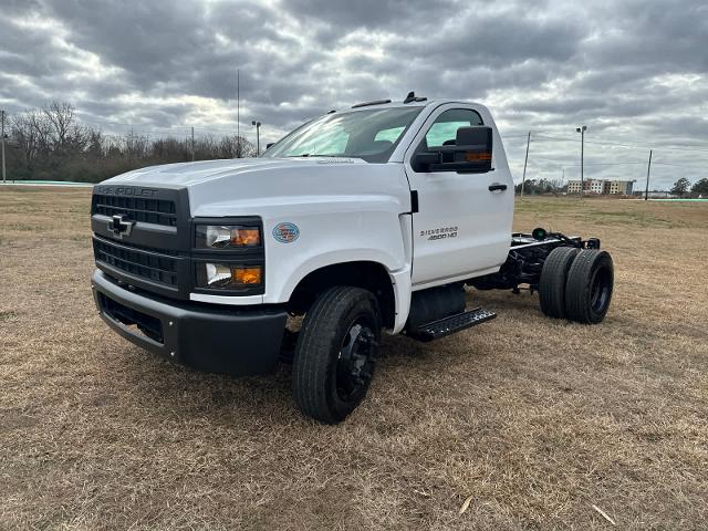 2023 Chevrolet Silverado 4500 HD Vehicle Photo in DUNN, NC 28334-8900