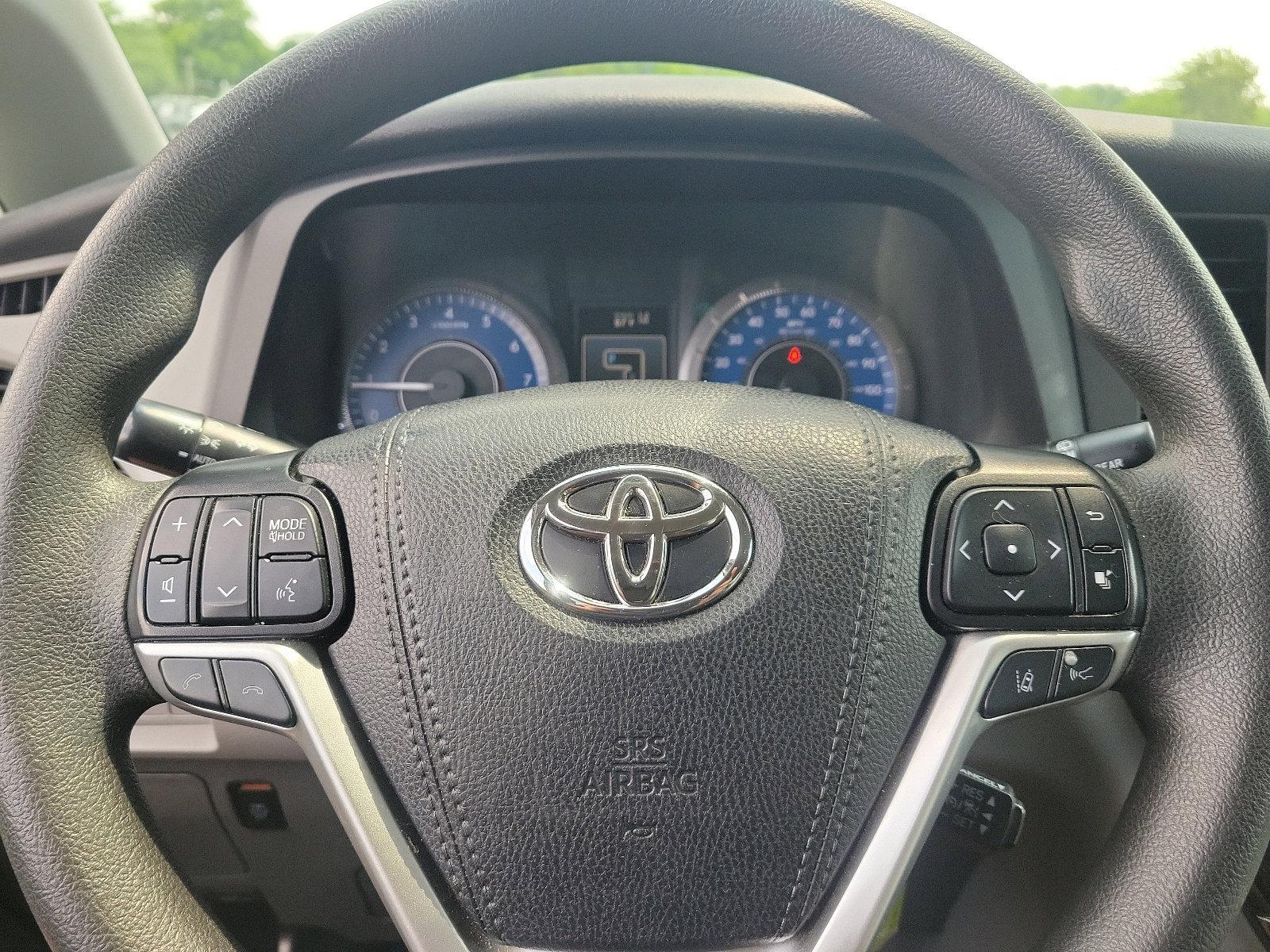 2019 Toyota Sienna Vehicle Photo in Trevose, PA 19053