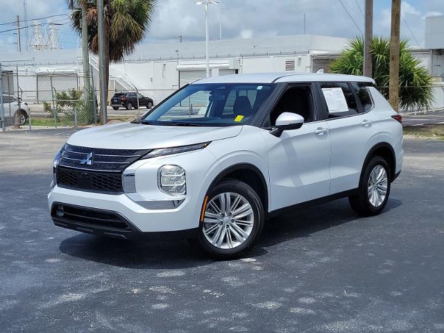 2024 Mitsubishi Outlander Vehicle Photo in LIGHTHOUSE POINT, FL 33064-6849