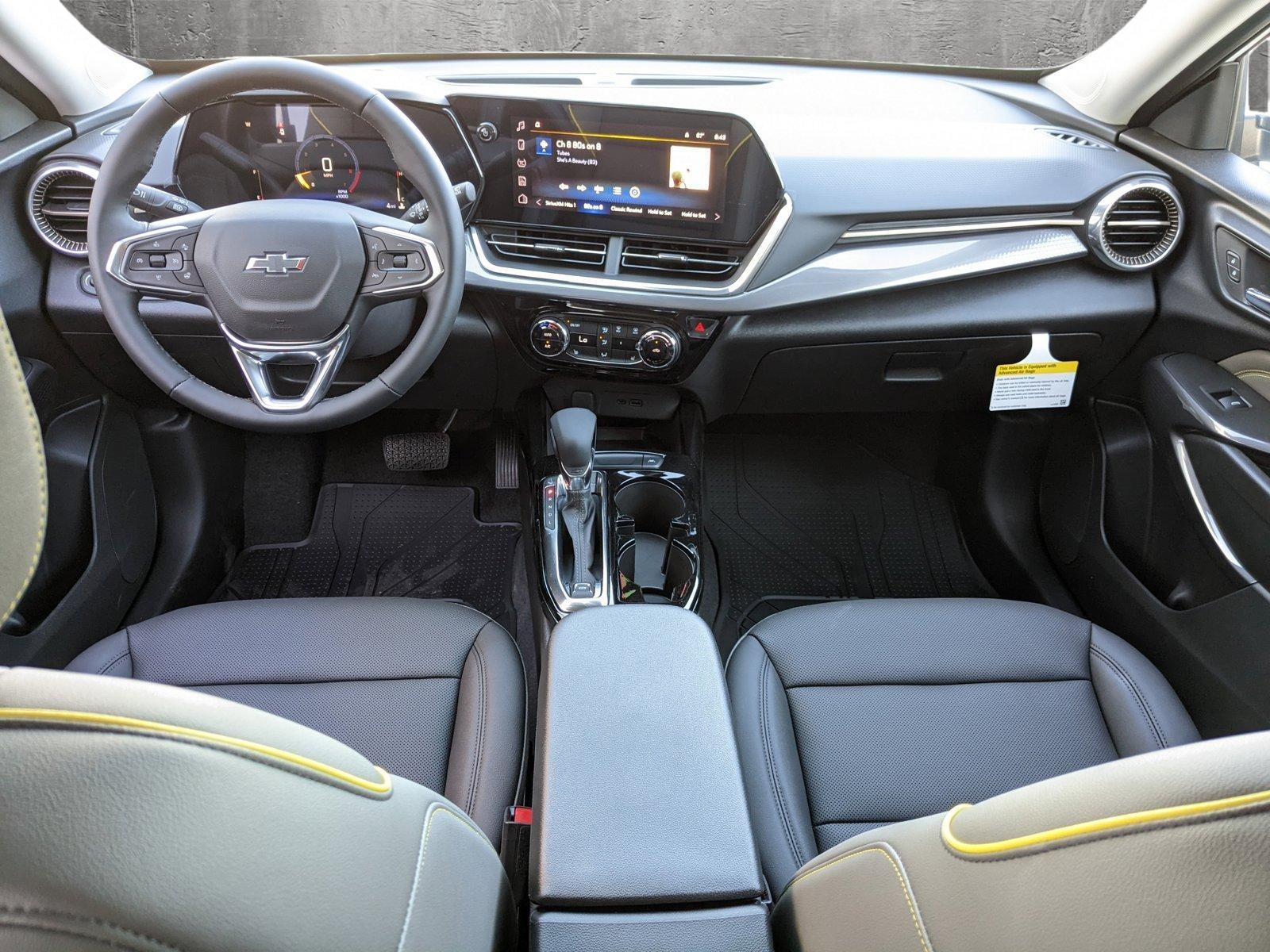 2025 Chevrolet Trax Vehicle Photo in VALENCIA, CA 91355-1705