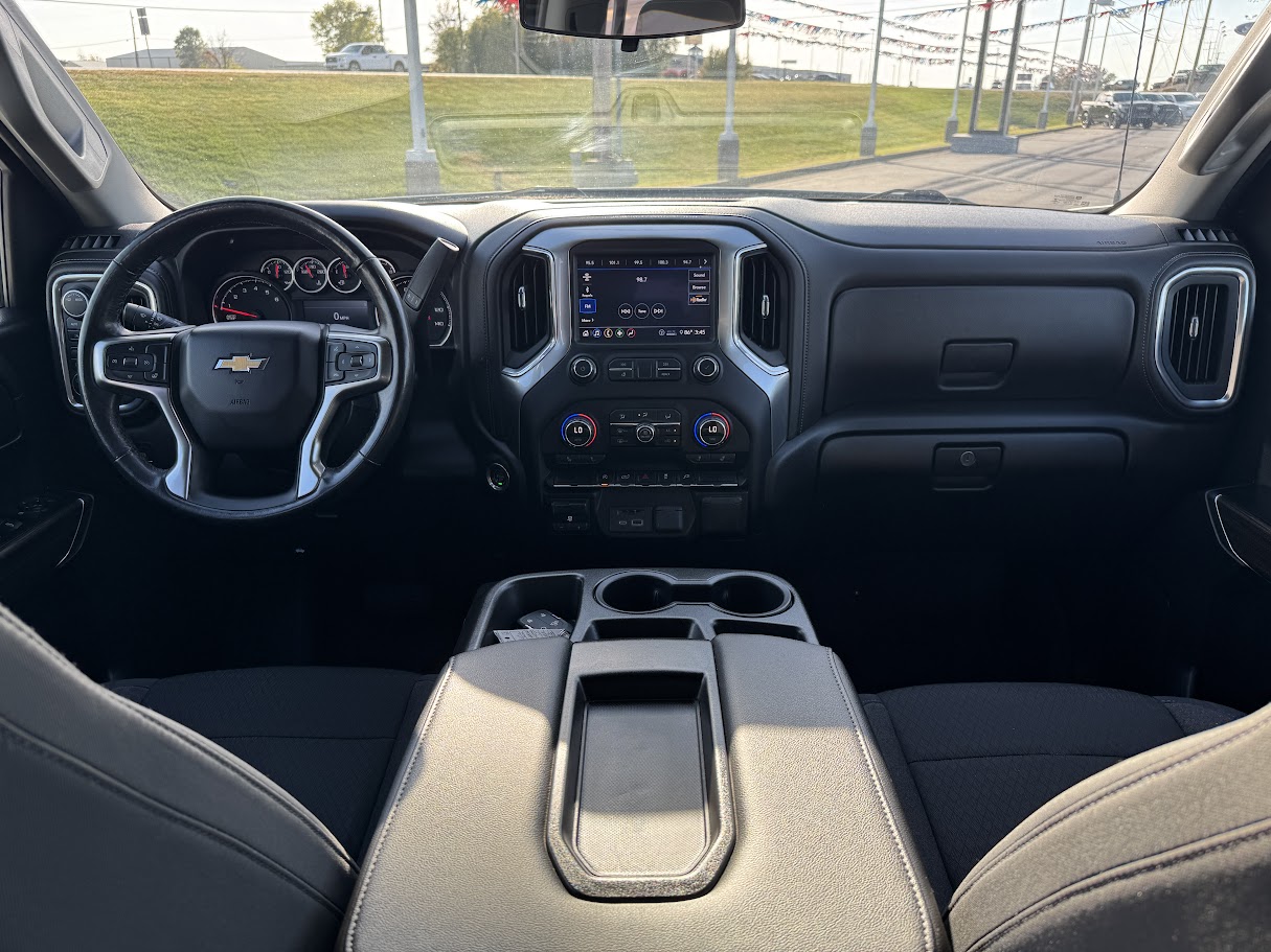 2020 Chevrolet Silverado 1500 Vehicle Photo in BOONVILLE, IN 47601-9633