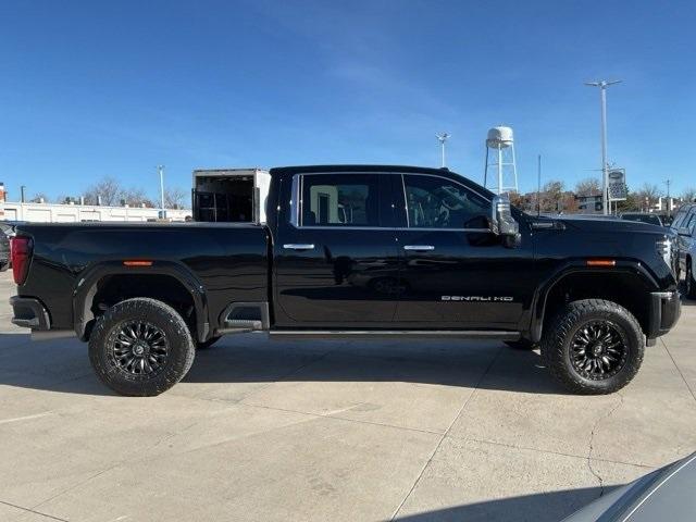 2024 GMC Sierra 3500HD Vehicle Photo in ENGLEWOOD, CO 80113-6708