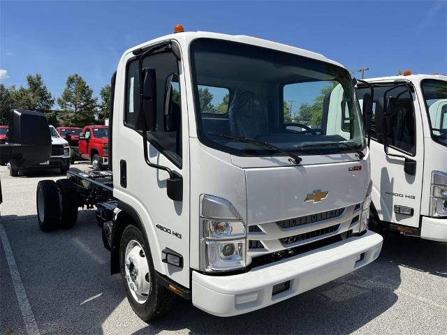 2025 Chevrolet Low Cab Forward 4500 Vehicle Photo in ALCOA, TN 37701-3235