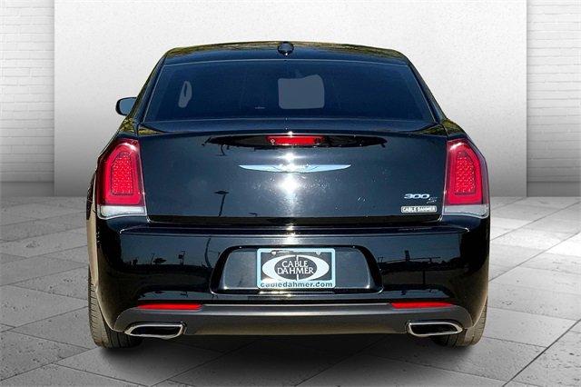 2016 Chrysler 300 Vehicle Photo in KANSAS CITY, MO 64114-4502