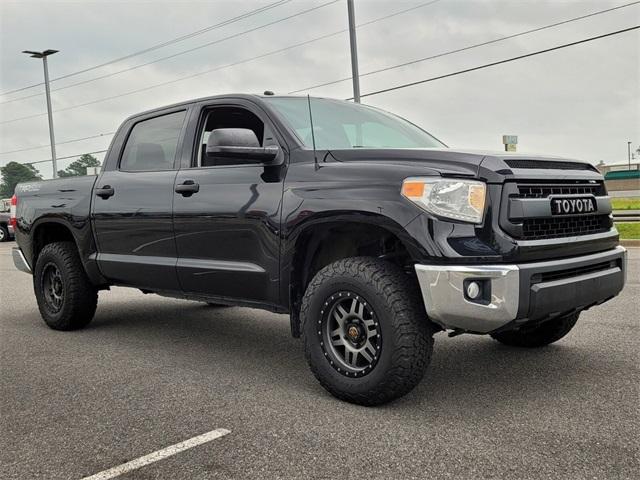 Used 2017 Toyota Tundra SR5 with VIN 5TFDW5F18HX662585 for sale in Little Rock