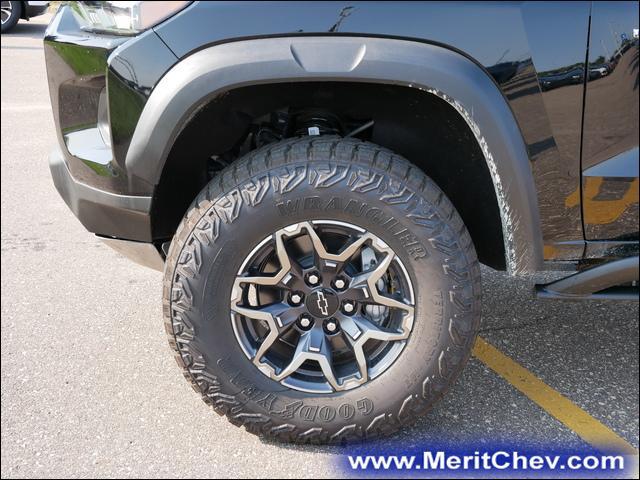 2024 Chevrolet Colorado Vehicle Photo in MAPLEWOOD, MN 55119-4794