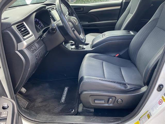 2017 Toyota Highlander Vehicle Photo in SAN ANTONIO, TX 78230-1001