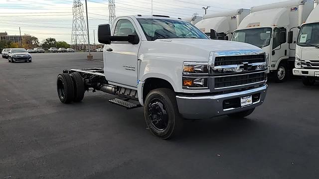 2024 Chevrolet Silverado Chassis Cab Vehicle Photo in JOLIET, IL 60435-8135