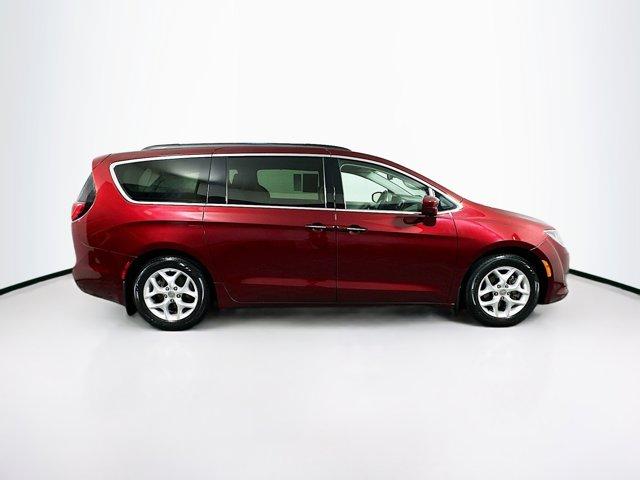 2018 Chrysler Pacifica Vehicle Photo in Doylsetown, PA 18901