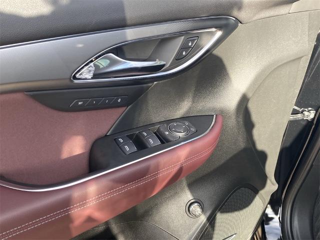 2025 Buick Envision Vehicle Photo in GOODYEAR, AZ 85338-1310