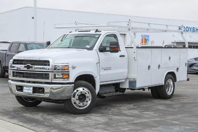 2023 Chevrolet Silverado Chassis Cab Vehicle Photo in VENTURA, CA 93003-8585