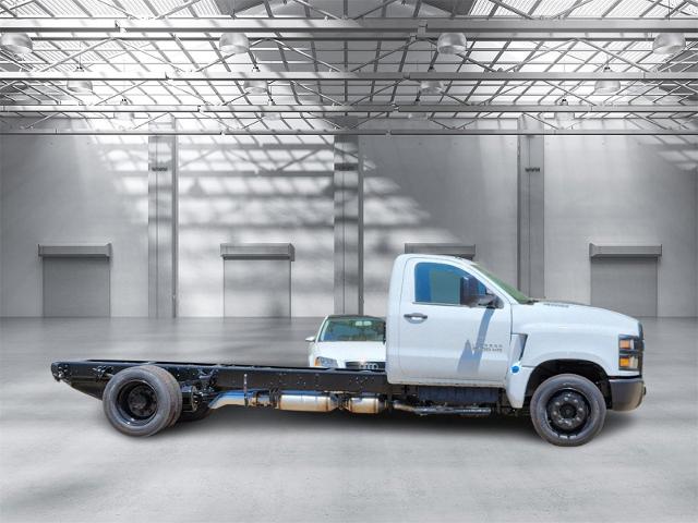 2024 Chevrolet Silverado Chassis Cab Vehicle Photo in Weatherford, TX 76087