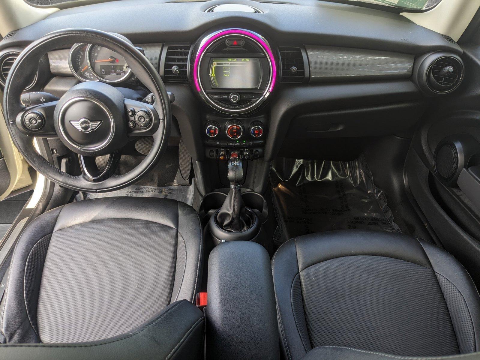 2018 MINI Cooper Hardtop 2 Door Vehicle Photo in Tampa, FL 33614