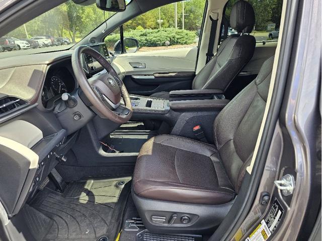 2023 Toyota Sienna Vehicle Photo in Auburn, AL 36832-6638