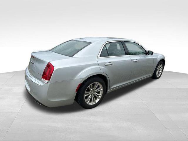 2020 Chrysler 300 Vehicle Photo in MEDINA, OH 44256-9631