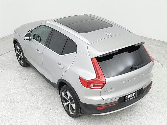 2023 Volvo XC40 Vehicle Photo in Grapevine, TX 76051