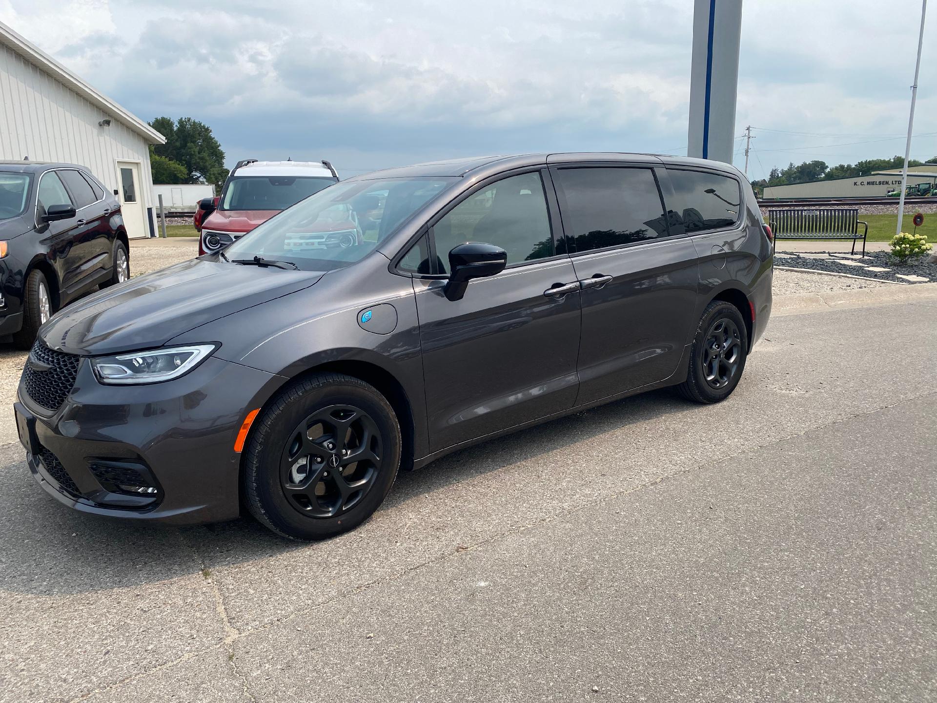 Used 2023 Chrysler Pacifica Hybrid Limited with VIN 2C4RC1S78PR501586 for sale in West Bend, IA