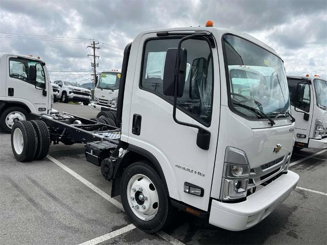 2024 Chevrolet Low Cab Forward 4500 Vehicle Photo in ALCOA, TN 37701-3235